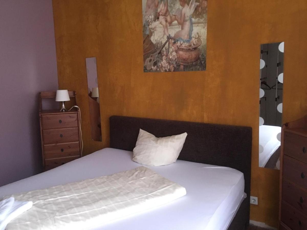 Zimmer In Kaiserslautern Exterior foto